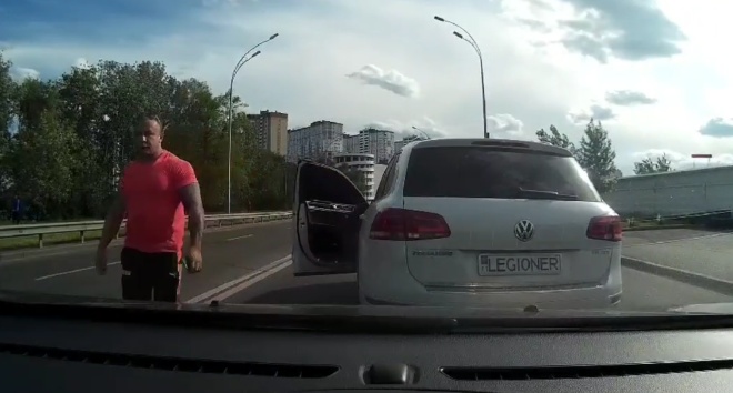 Сообщено подозрение водителю, который в Киеве битой побил другого - фото