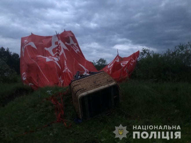 В Хмельницкой области упал воздушный шар с людьми - фото