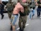 В Киеве мужчина выстрелил в полицейских и попытался поджечь кв...