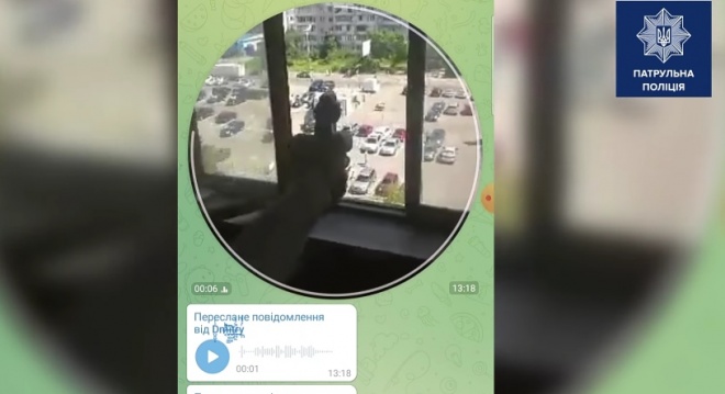В Киеве уроженец Донетчины стрелял в "хохлов" из окна квартиры - фото