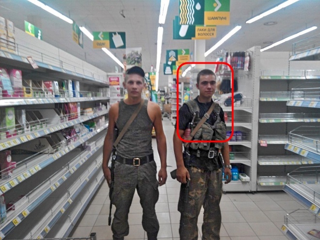"За воинскую доблесть" награжден российский военный, "засветившийся" в украинском супермаркете - фото