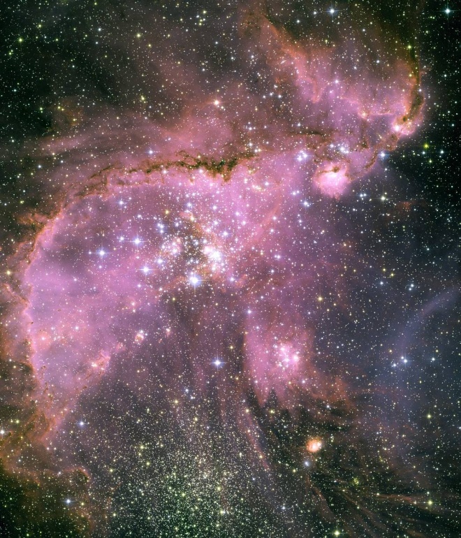 Блестящие, горячие, молодые звезды сияют в Малом Магеллановом Облаке - фото