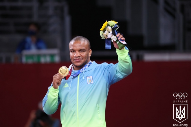 Нардеп-борец принес первое золото Украине на Олимпиаде в Токио - фото
