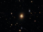 Пара галактик удивительно искажает свет квазара