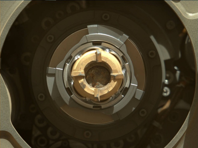 Марсоход Perseverance успешно изъял керн со своей первой породой - фото