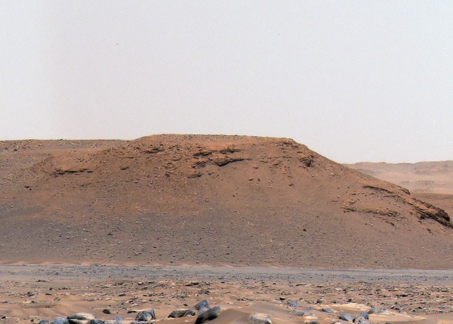 Породы на дне кратера Езеро на Марсе демонстрируют признаки длительного взаимодействия с водой - фото