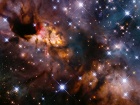 Хаббл сфотографировал небесную креветку, дрейфующую космическими глубинами