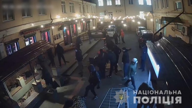 Объявлено подозрение двум нападавшим на бар "Хвыльовый" - фото