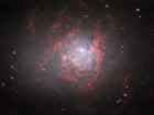 Хаббл повторно показал галактику-чудачку