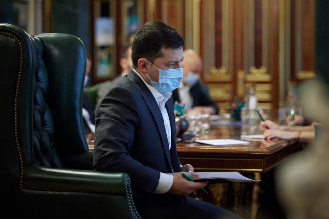 Зеленский инициировал выплату 1 тыс. грн вакцинированным подросткам - фото