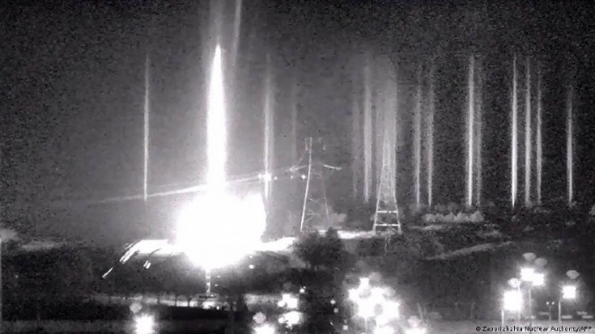 Россияне атакуют Запорожскую АЭС, возник пожар - фото