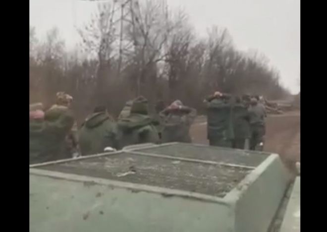 Российские военные массово сдаются в плен - фото