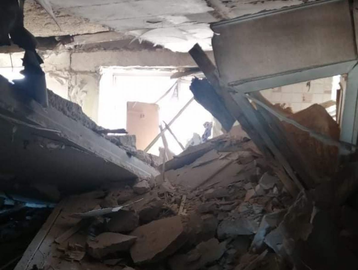 В Рубежном российский снаряд попал в многоэтажку, погибли дети - фото