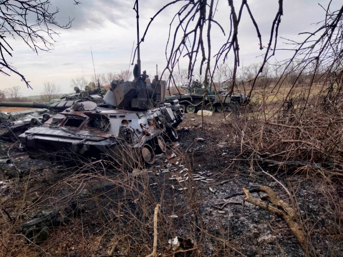 На Донбассе защитники отбили 7 атак и уничтожили около 50 единиц техники - фото