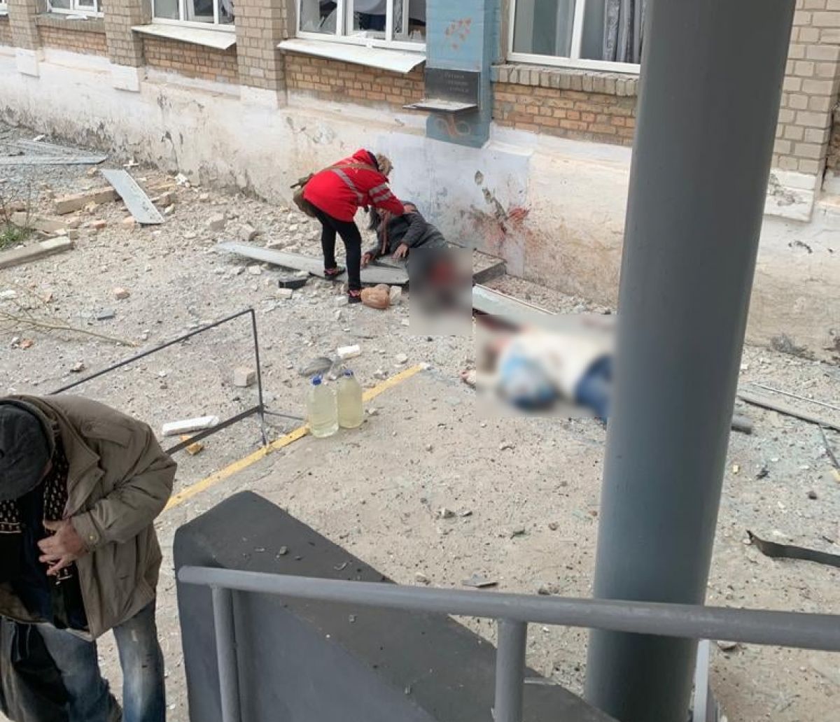 Рашисты расстреляли место раздачи гуманитарки, есть погибшие - фото