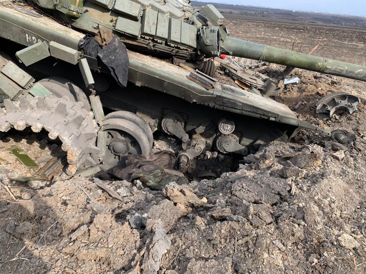 Уничтожено несколько танков Т-72 российских оккупантов - фото