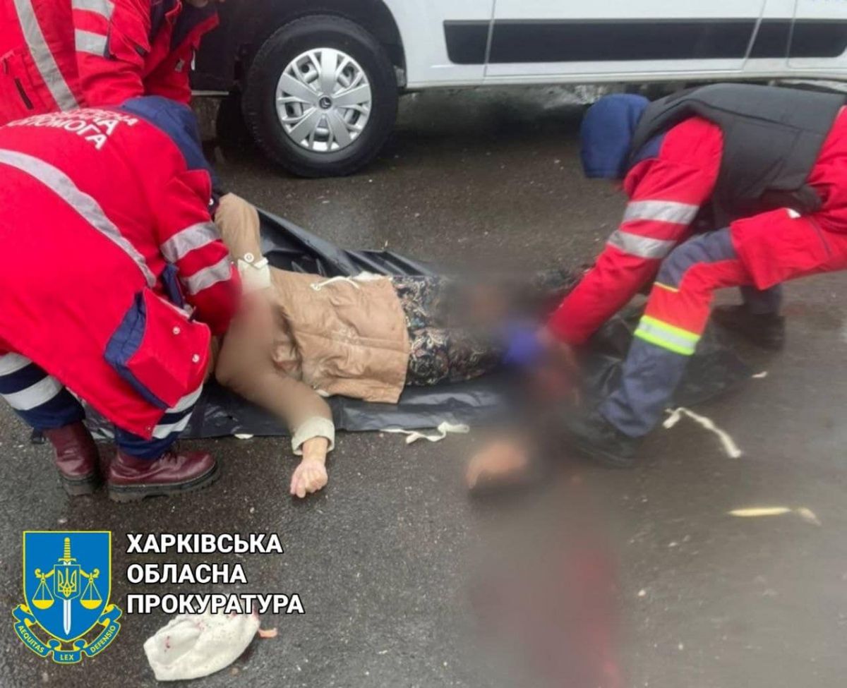 Захватчики обстреляли детские площадки в Харькове: двое взрослых погибли - фото