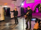 Легендарные Боно и Эдж из U2 выступили в киевском метро