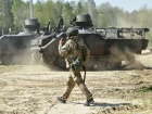 Украинские военные овладевают американскими БТР