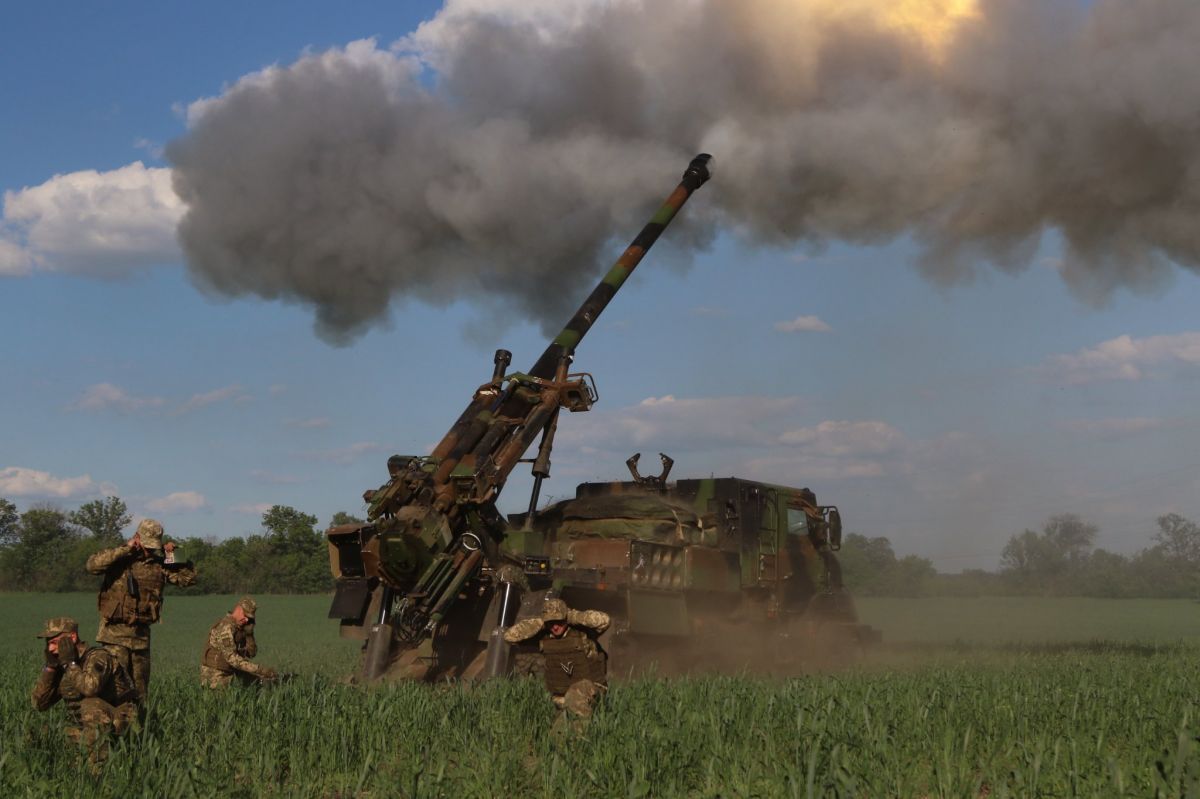 Защитники нанесли поражение противнику из 155-мм Цезарей - фото