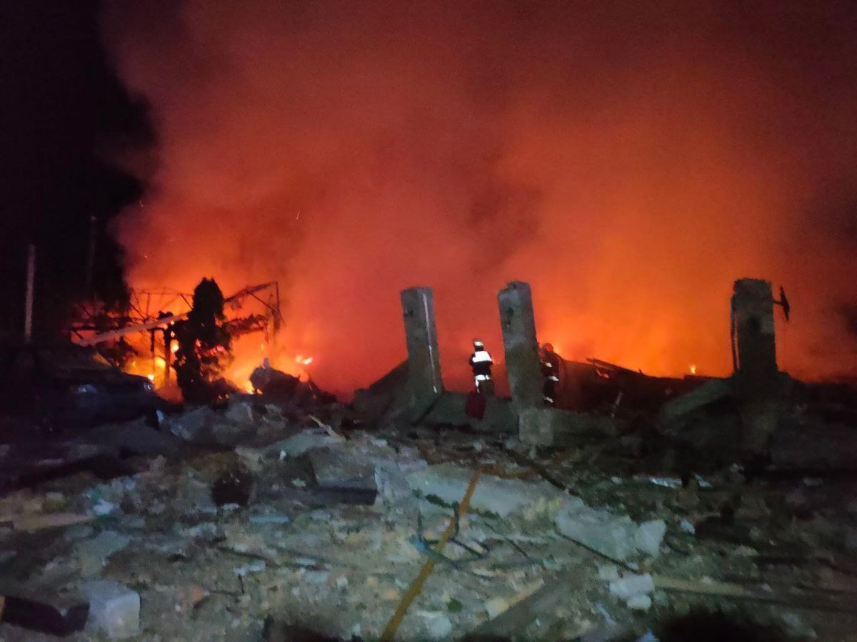 В результате обстрелов Харькова возникли масштабные пожары, есть погибшие - фото