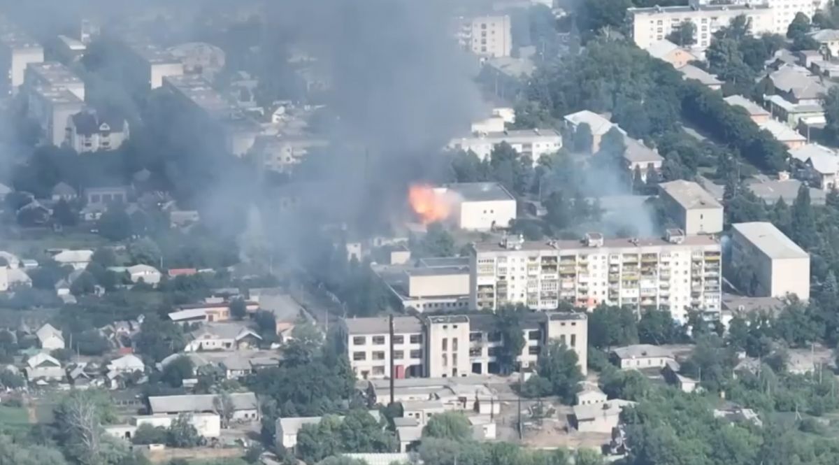 Защитники точечно уничтожили склад боеприпасов и скопление врага на Луганщине - фото