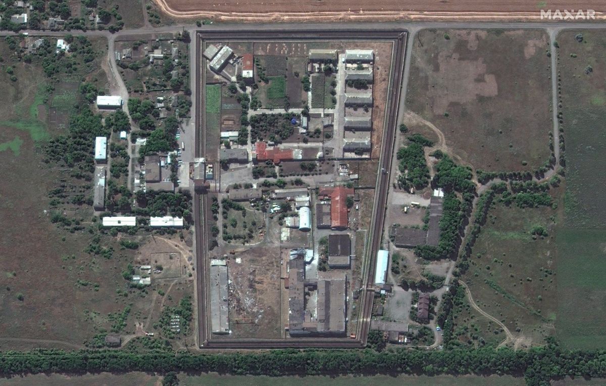 Подоляк: Спутниковые снимки свидетельствуют о российском теракте в Еленовке - фото