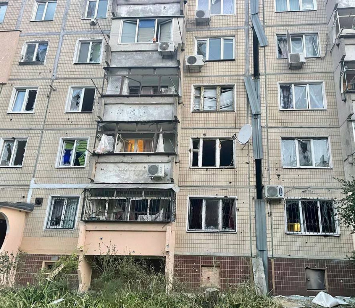На Днепропетровщине россияне снова обстреливали жилые дома из РСЗО - фото