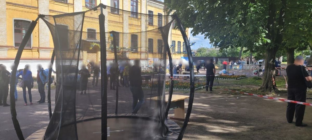 Начато расследование насчет ранения детей на выставке оружия в Чернигове - фото