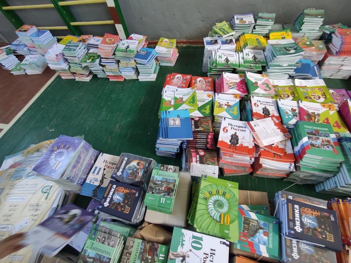 Из школы на деоккупированной территории изъято 700 российских учебников - фото