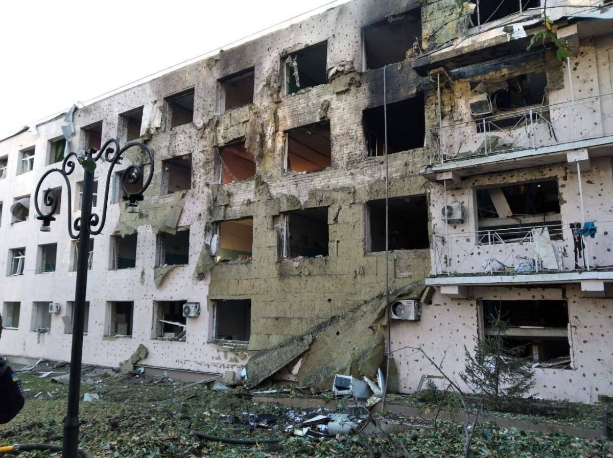 Обстрелы россиянами гражданских объектов, на утро 4 октября - фото