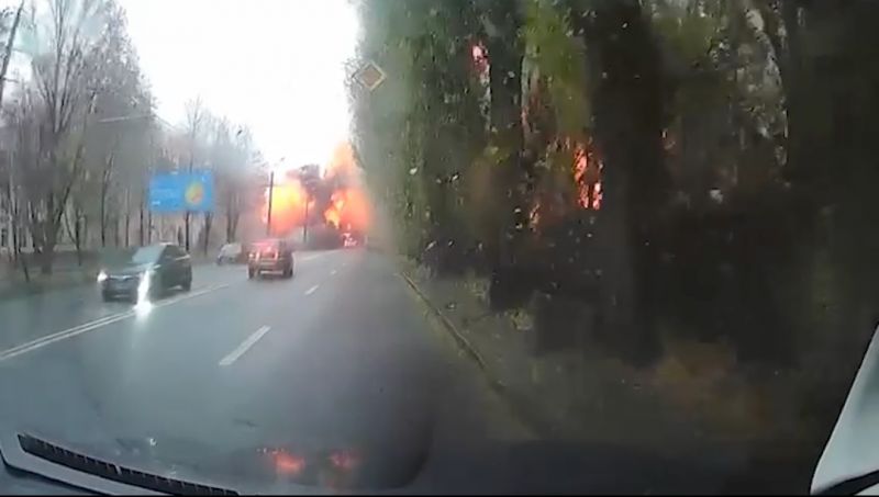 Опубликовано видео с российским ударом по мирному Днепру - фото