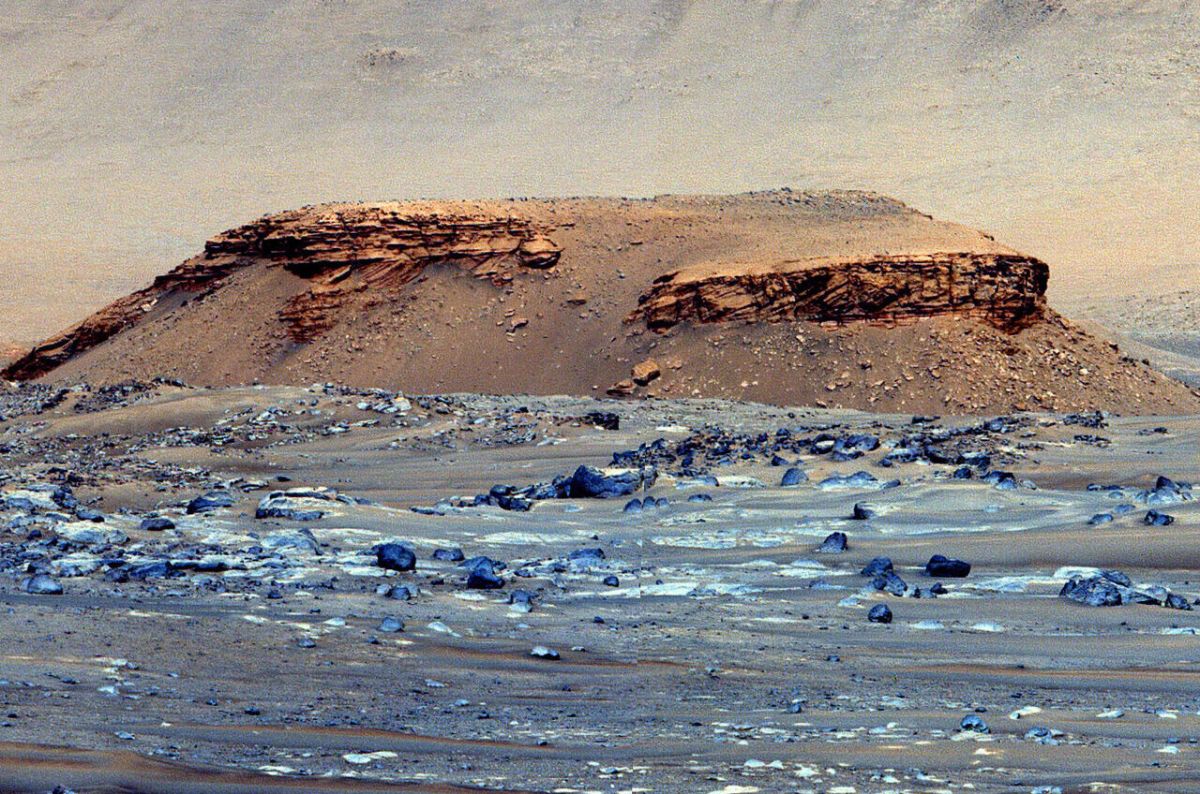 Возможные органические соединения обнаружены в породах марсианского кратера - фото