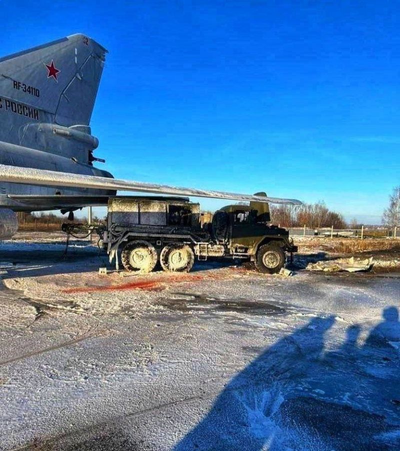 Фотографии с некоторыми последствиями удара по аэродрому Дягилево - фото