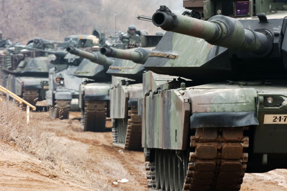 Байден объявил о предоставлении Украине 31 танка Абрамс - фото