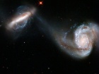 Как жаждущие топлива сверхмассивные черные дыры питаются межгалактическим газом
