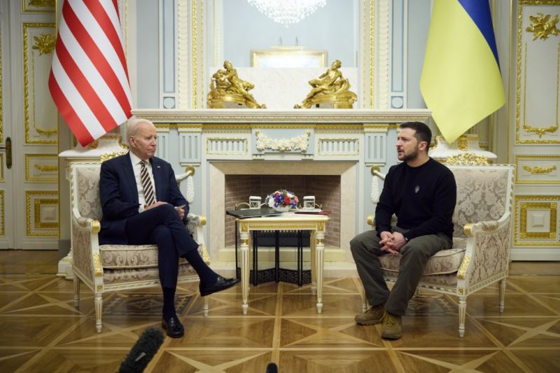 Байден посетил Киев и анонсировал военную помощь - фото