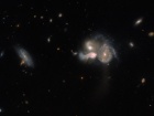 “Хаббл” показал галактическое трио во время слияния