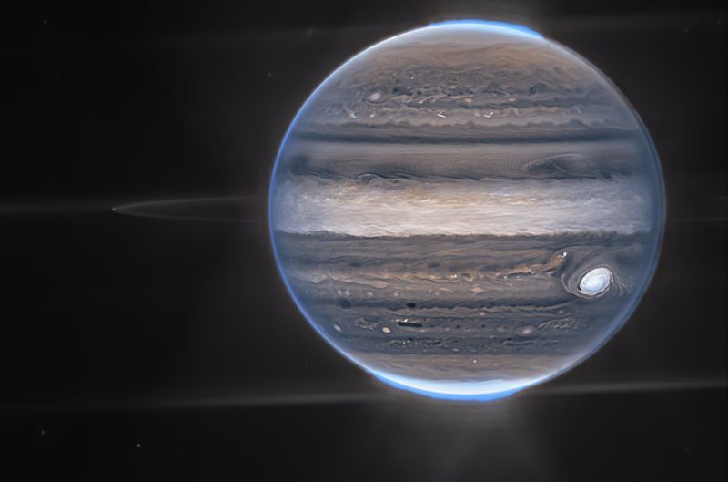 У Юпитера обнаружено 12 новых лун - фото