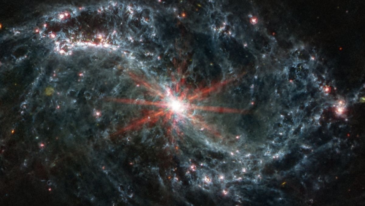 Исследователи фиксируют ранние стадии формирования звезд по данным Уэбба - фото