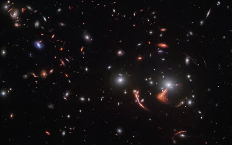 “Уэбб” показал изгибание пространства-времени галактическим скоплением - фото