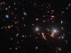 “Уэбб” показал изгибание пространства-времени галактическим скоплением