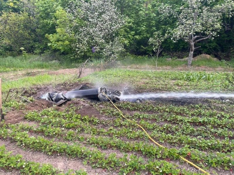 На огород в Киеве упали обломки ракеты (фото) - фото
