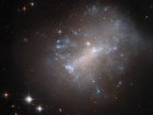 Хаббл показал раздувающуюся иррегулярную галактику