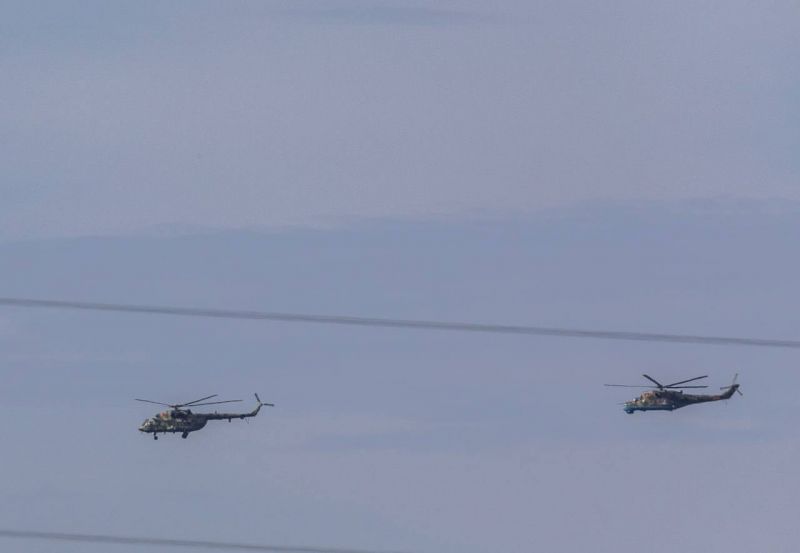 Белорусские военные вертолеты нарушили воздушное пространство Польши - фото