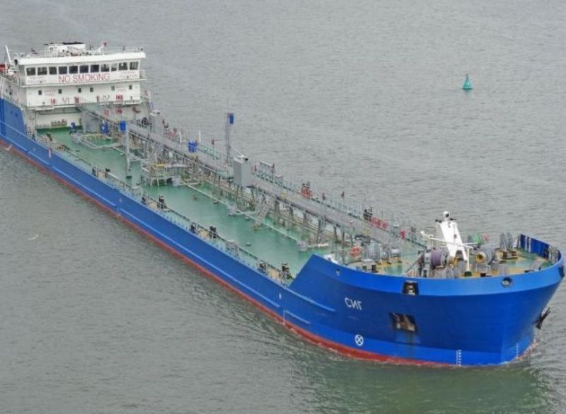 Оккупанты заявили об ударе морскими дронами по танкеру возле Керчи - фото