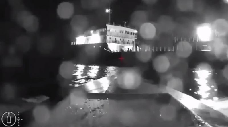 Появилось видео атаки на танкер - фото