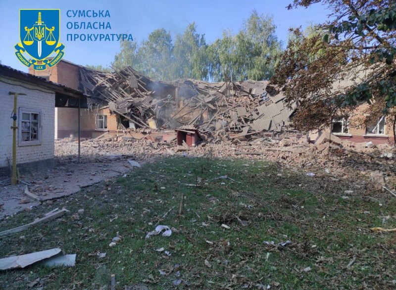 россияне ударили по школе на Сумщине, есть погибшие - фото