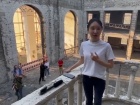 Китайская "оперная певица" спела "Катюшу" в Мариупольском драмтеатре