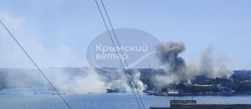 В Севастополе нанесен удар по штабу черноморского флота рф. Дополнено - фото